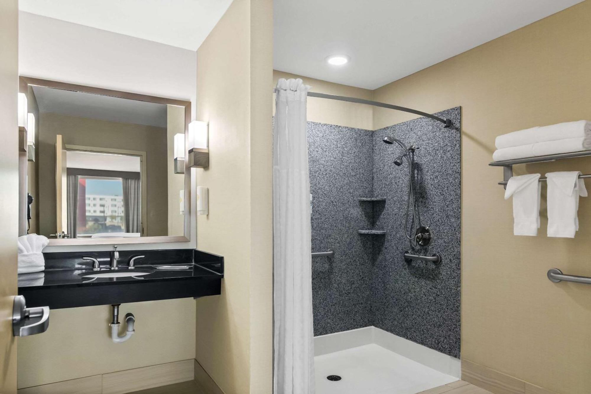 Comfort Suites Bentonville - Rogers Exterior photo